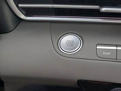 Certified 2025 Hyundai Elantra SEL image 8