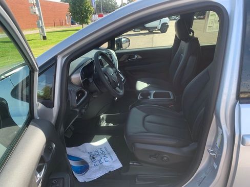 New 2026 Chrysler Pacifica Select image 24