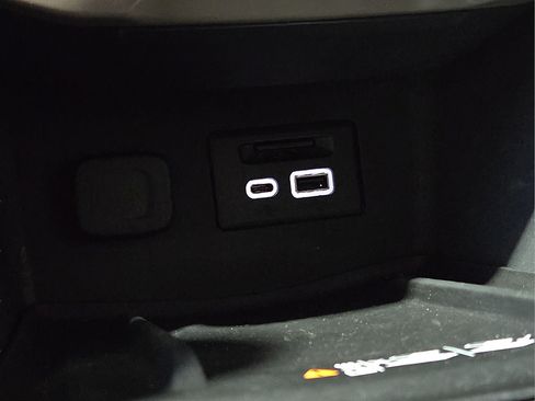 Used 2023 GMC Acadia Denali w/ Denali Technology Package AWD/4WD image 22
