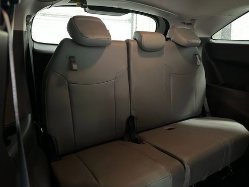 Used 2025 Toyota Sienna XLE image 60