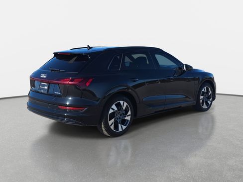 Used 2022 Audi e-tron Premium w/ Convenience Plus Package image 5