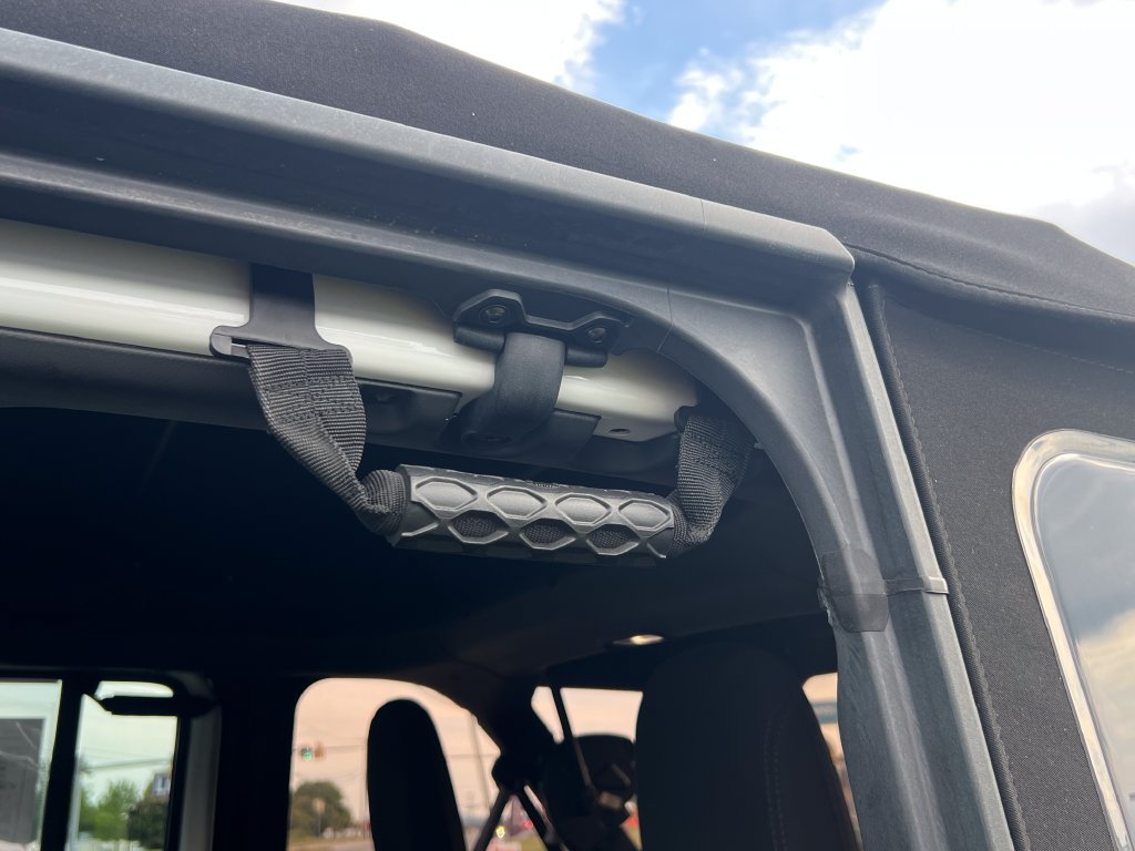 Used 2023 Jeep Wrangler Unlimited Sahara AWD/4WD image 13