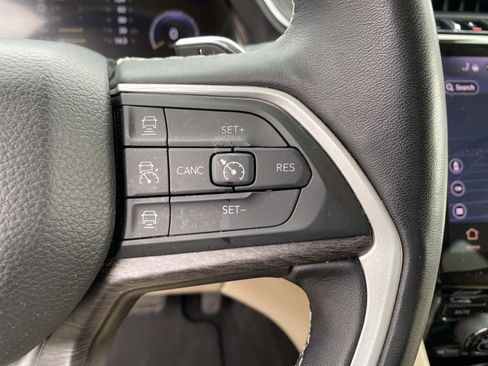 Certified 2022 Jeep Grand Cherokee L Limited image 17