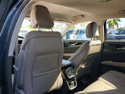 Used 2023 Lincoln Nautilus FWD image 11