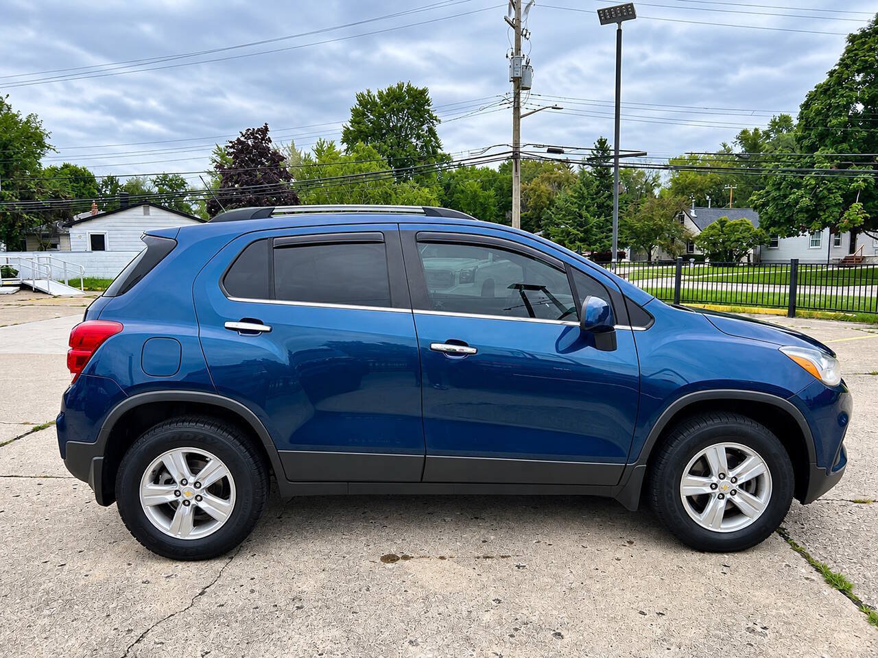 Used 2019 Chevrolet Trax LT w/ LT Convenience Package AWD/4WD image 6