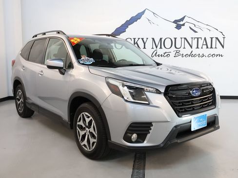 Used 2023 Subaru Forester Premium AWD/4WD image 1