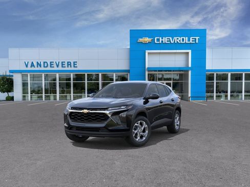 New 2026 Chevrolet Trax LS w/ LS Convenience Package FWD image 8