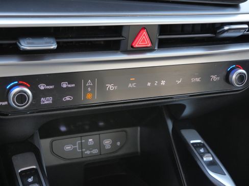 Used 2024 Kia Sorento S w/ Panoramic Sunroof Package image 24