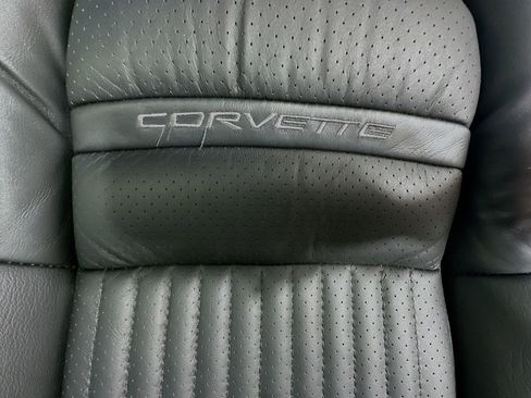 Used 2002 Chevrolet Corvette Coupe w/ Preferred Equipment Group2 RWD image 30