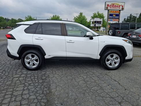 Used 2021 Toyota RAV4 XLE AWD/4WD image 7