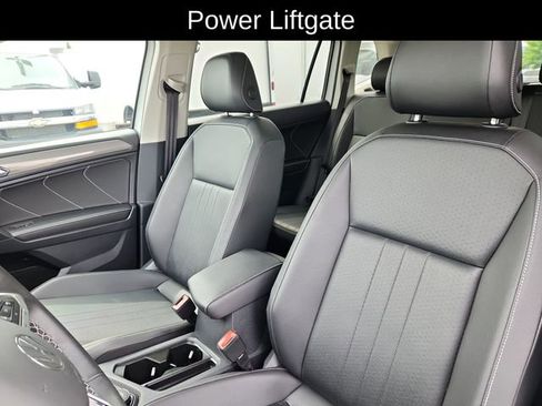 Used 2022 Volkswagen Tiguan SE w/ Panoramic Sunroof Package AWD/4WD image 22