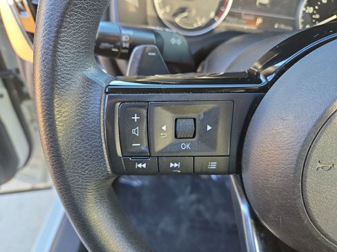 Used 2021 Nissan Rogue SV image 9