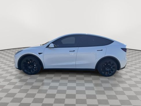 Used 2022 Tesla Model Y Long Range image 4
