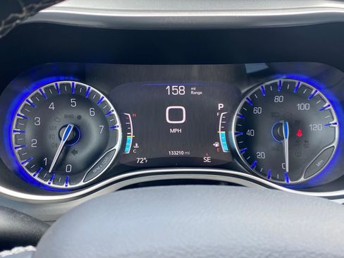 Used 2018 Chrysler Pacifica Touring-L Plus w/ S Appearance Package FWD image 29