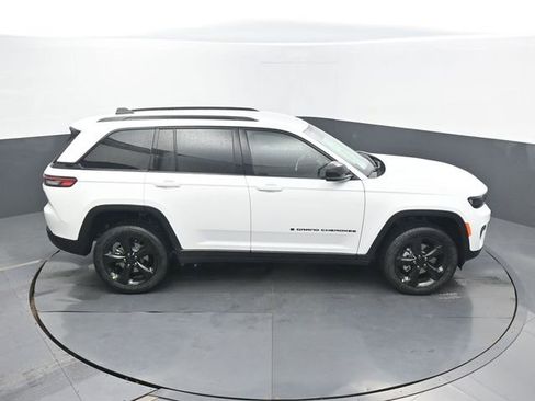 New 2025 Jeep Grand Cherokee Altitude AWD/4WD image 51