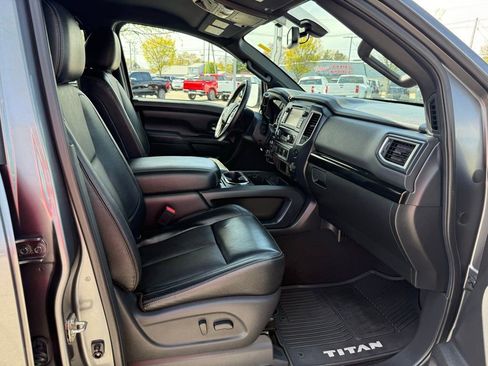 Used 2018 Nissan Titan SL w/ Midnight Edition AWD/4WD image 15