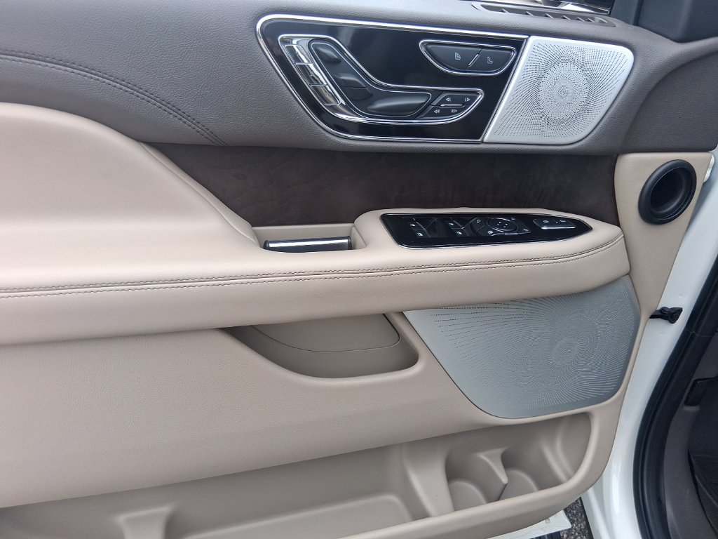Used 2022 Lincoln Navigator L Reserve AWD/4WD image 8