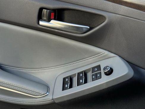 Used 2019 Toyota Avalon XLE image 25