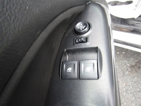 Used 2022 Chevrolet Colorado LT w/ Fleet Safety Package image 11