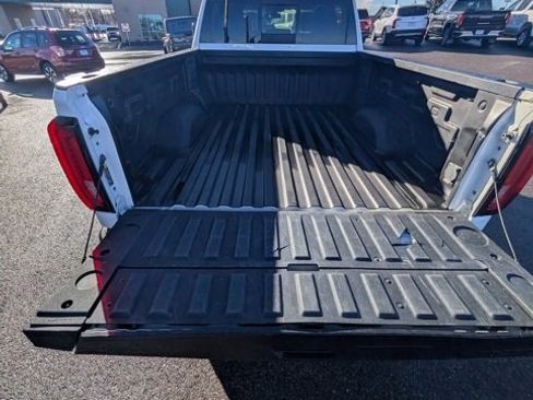 Used 2022 GMC Sierra 2500 SLT image 32