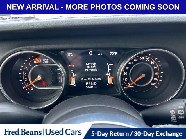 Used 2018 Jeep Wrangler Unlimited Sahara w/ Dual Top Group AWD/4WD image 13