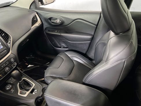 Used 2017 Jeep Cherokee Limited w/ Luxury Group AWD/4WD image 24