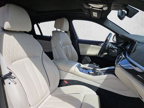 Used 2022 BMW X6 M50i w/ Executive Package image 21