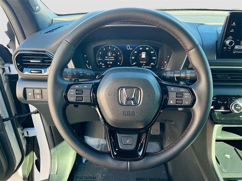 Used 2025 Honda Pilot Black Edition image 11