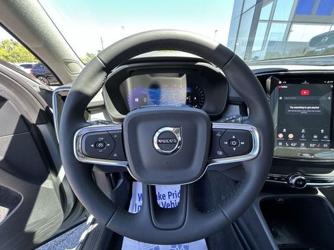 Certified 2024 Volvo XC40 B5 Core AWD/4WD image 18