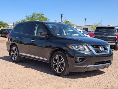 Used 2020 Nissan Pathfinder Platinum image 3