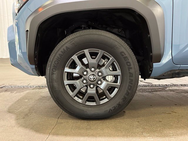 Used 2025 Toyota 4Runner SR5 AWD/4WD image 23