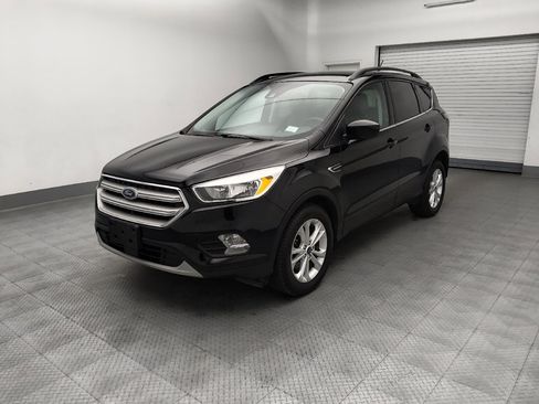 Used 2018 Ford Escape SE w/ Ford Safe & Smart Package AWD/4WD image 2
