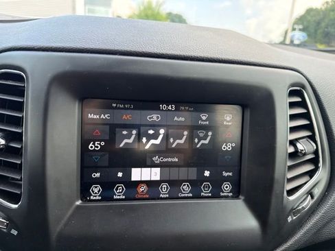 Used 2019 Jeep Compass Latitude w/ Popular Equipment Group AWD/4WD image 18