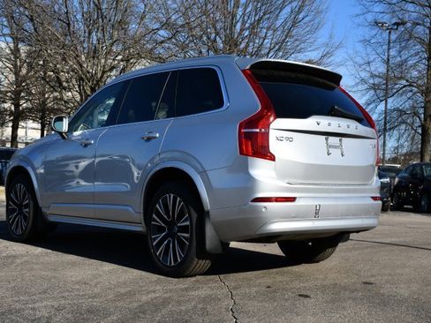 Certified 2022 Volvo XC90 T6 Momentum w/ Climate Package image 5