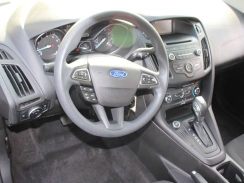 Used 2015 Ford Focus SE FWD image 9
