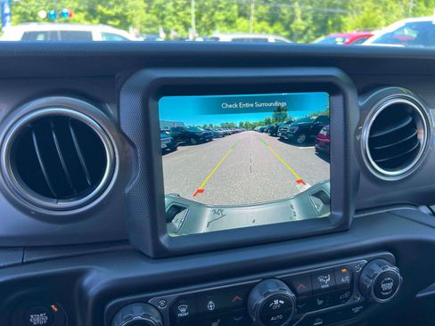 Used 2021 Jeep Gladiator Overland AWD/4WD image 12