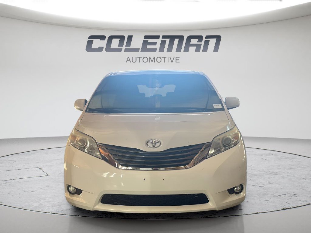 Used 2014 Toyota Sienna XLE w/ Entertainment Package FWD image 14