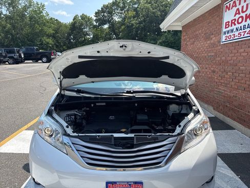Used 2016 Toyota Sienna XLE FWD image 37