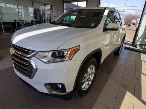 Certified 2019 Chevrolet Traverse LT image 2