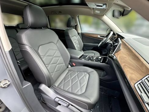 Certified 2025 Volkswagen Atlas SE FWD image 27