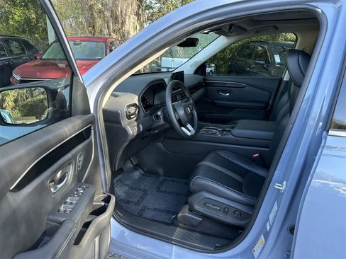 Used 2023 Honda Pilot Touring image 2