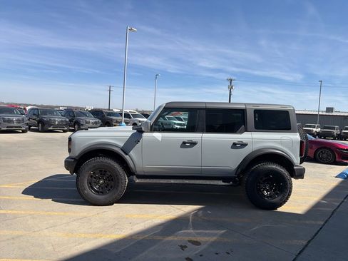 New 2026 Ford Bronco Outer Banks w/ Sasquatch Package AWD/4WD image 4