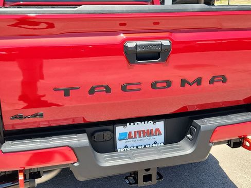 Used 2025 Toyota Tacoma TRD Off-Road image 11