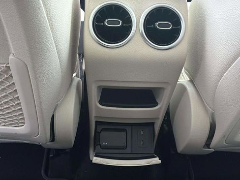 Used 2022 Mercedes-Benz GLB 250 image 38