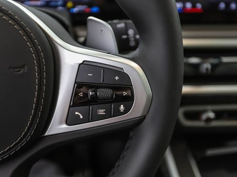 Used 2025 BMW X7 xDrive40i w/ Executive Package image 13