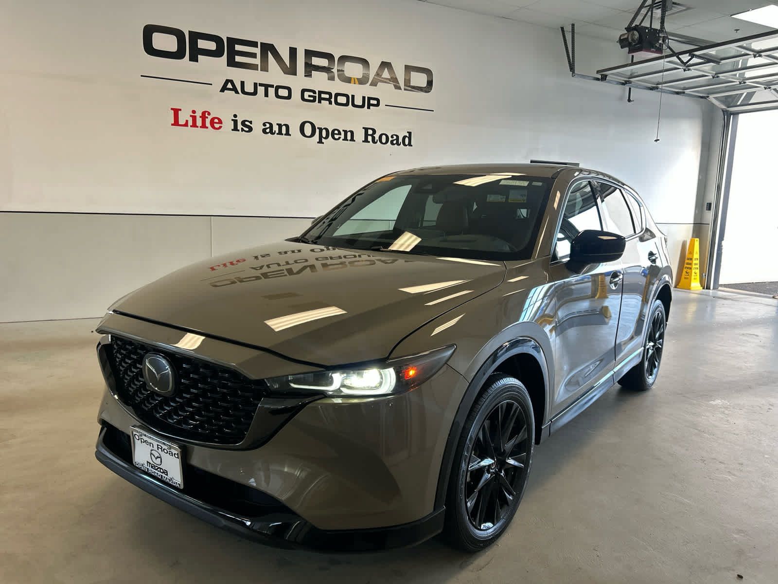 Certified 2024 MAZDA CX-5 Carbon Edition AWD/4WD image 2