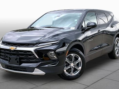 Used 2025 Chevrolet Blazer LT AWD/4WD image 2