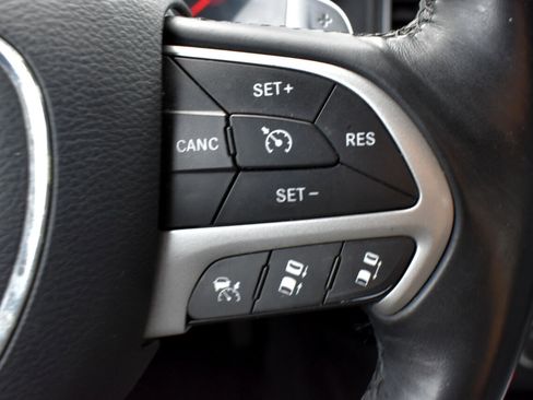 Used 2017 Dodge Charger R/T w/ Premium Group image 31