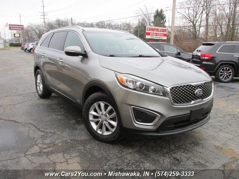 Used 2016 Kia Sorento LX w/ LX Convenience Package image 1