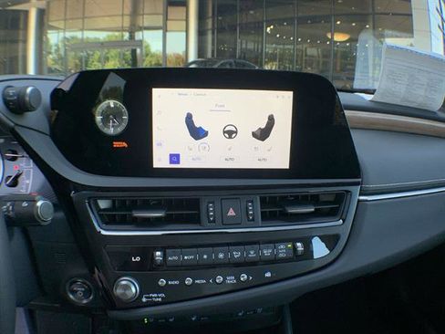 Used 2025 Lexus ES 300h w/ Premium Package image 11